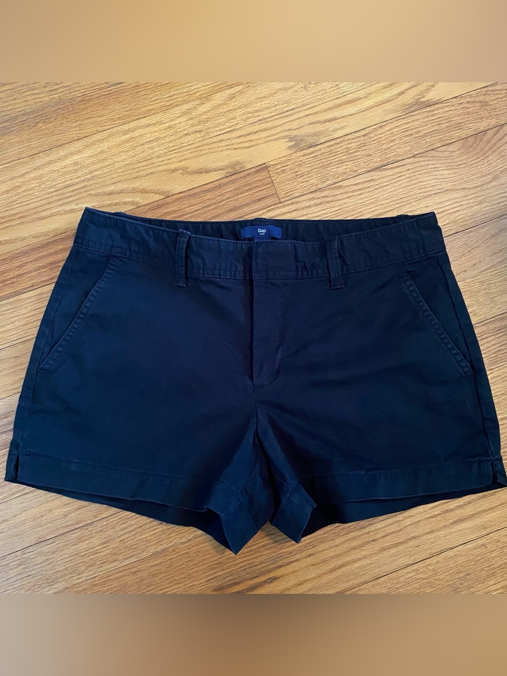 Women’s GAP black Tailored Chino Shorts size US 4